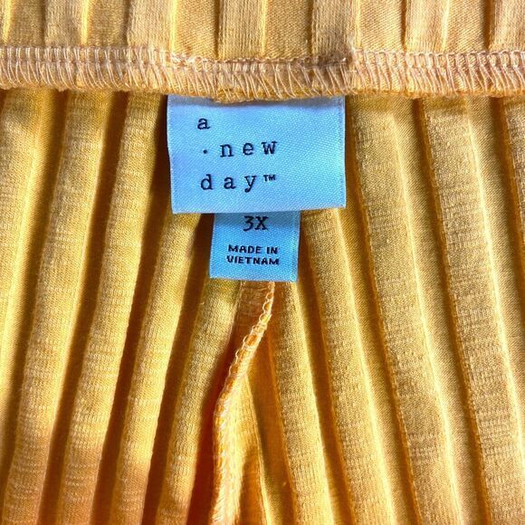 A New Day Stretch Elastic Waist Orange Pleated Ruffle Midi Shorts Size 3X NWT - Picture 3 of 9